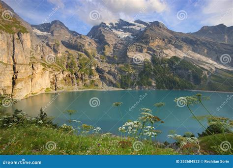 Vue Panoramique D T Sur Le Lac Oeschinensee Oeschinen Image Stock