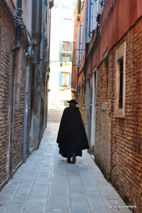 O tabarro veneziano tradição e história Passeios em Veneza