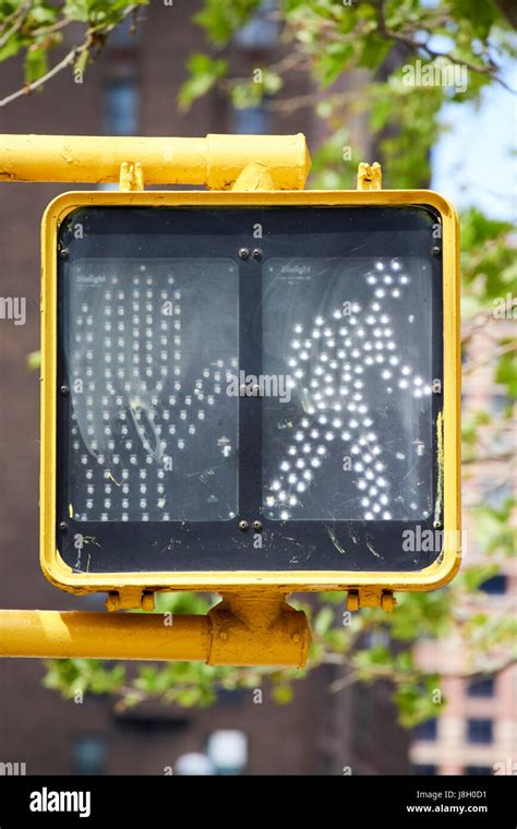 Pedestrian Crosswalk Signal Nyc Hi Res Stock Photography And Images Alamy