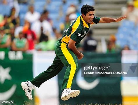 abdul razzaq pakistani cricket player stock  high res