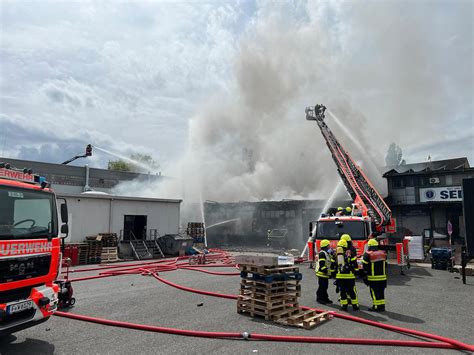 Riesige Rauchsäule über Frankfurt heftige Bilder vom Brand