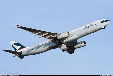 B Lar Cathay Pacific Airbus A Photo By Suparat Chairatprasert