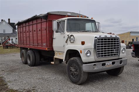 1975 Ford 800 Tandem Axle Grain Truck 391 Gas V 8 5 3 Trans 18