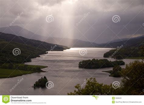 Loch Tummel, Scotland stock image. Image of cloudy, rays - 3356531