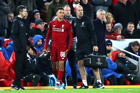 Trent Alexander Arnold Suffers Significant Knee Injury The Liverpool Offside