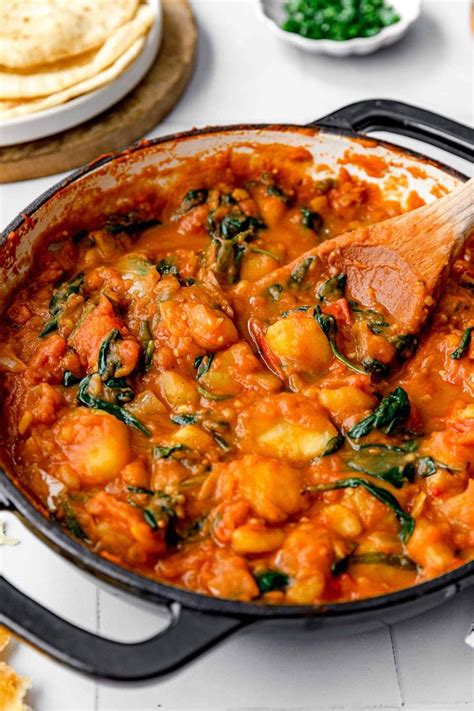 Potato Spinach Curry | Recipe in 2024 | Sunday dinner recipes, Potato ...