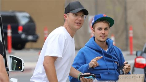 Justin Bieber Back At Church As Photographer Found At Fault In Car