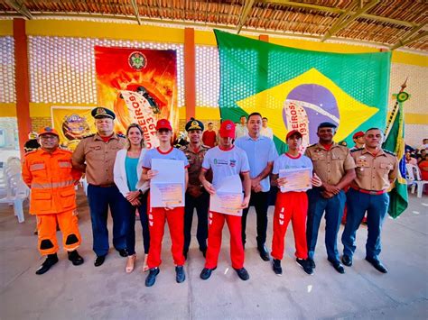 Jovem Brigadista de Valor CBMCE realiza formatura de 22 alunos em São