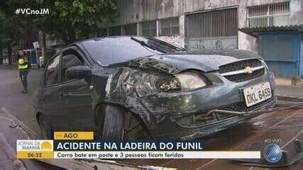 Carro bate em poste e deixa três feridos no bairro do Barbalho em