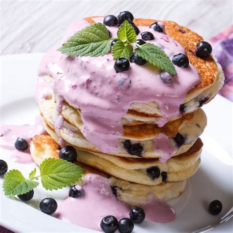 Low Carb Pancakes mit Blaubeer Joghurt süßes Pfannkuchen Rezept