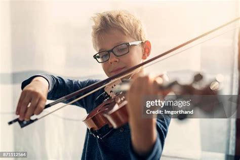 Modern Violin Player Photos And Premium High Res Pictures Getty Images