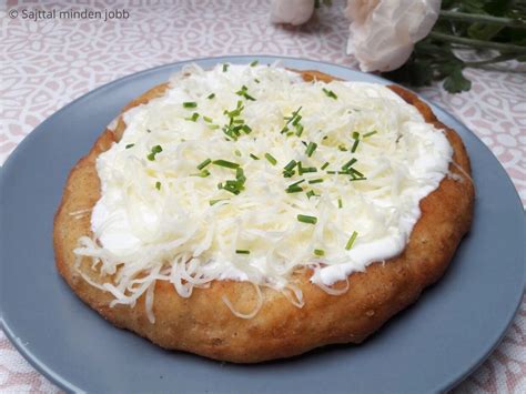 Sajtos tejfölös lángos sajttalmindenjobb hu