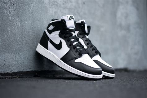 Air Jordan 1 Retro High Og Black White Snkr