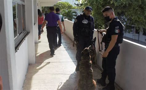 Canc N Polic As Revisan Mochilas A Alumnos Del Conalep