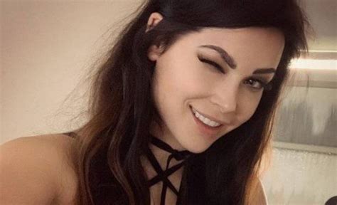 Girls In Lingerie Pics