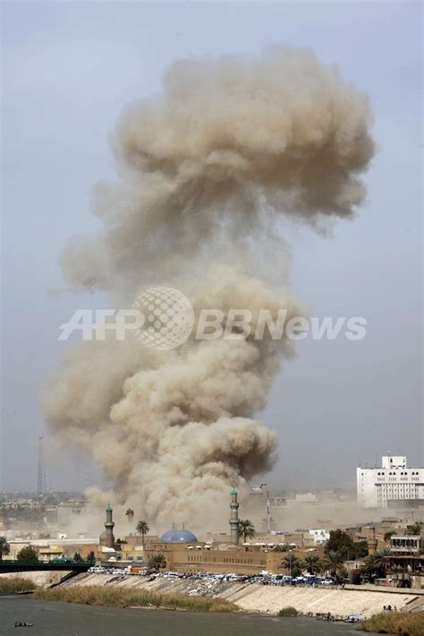 バグダッドで自動車爆破テロ イラク 写真4枚 国際ニュース：afpbb News