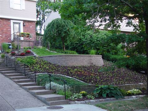 Landscapingfor Slopped Front Yards Steep Front Yard With A Wall