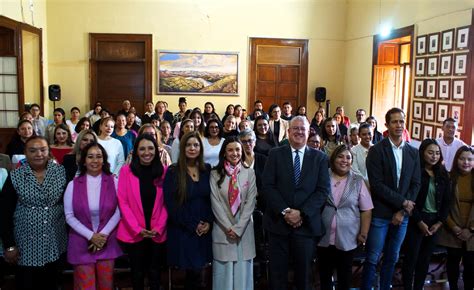 Docentes se capacitan en Think Equal programa de Educación