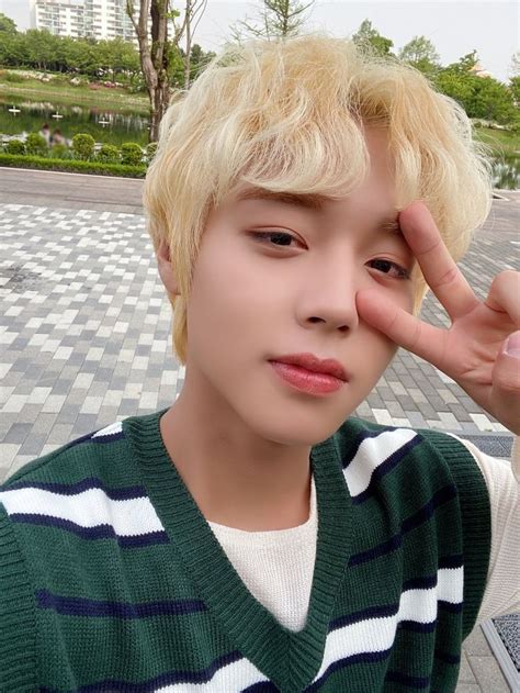 Pingl Par Jihoonie Sur Park Jihoon