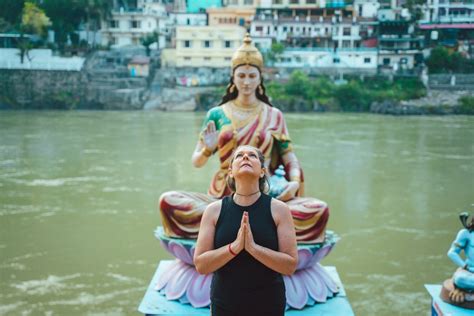 Supta Baddha Konasana bienfaits de l asana déesse du sommeil