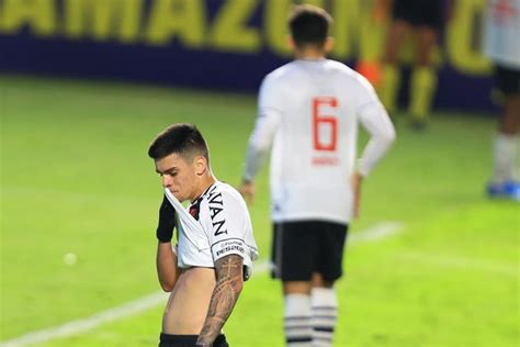 um a menos Vasco perde do Goiás e fica mais longe do G4 da Série B