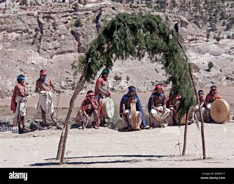 Tarahumara Indians Hi Res Stock Photography And Images Alamy