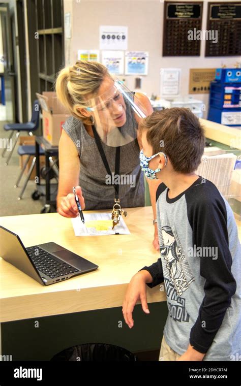 School reception desk receptionist hi-res stock photography and images ...