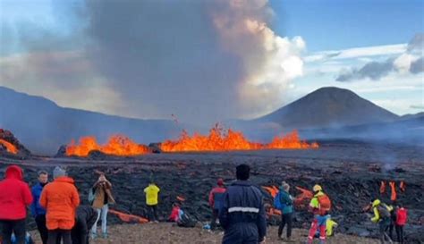 Iceland Braces For Impending Volcanic Eruption Thousands Evacuated