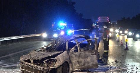 A Bei N Rnberg Auto Kracht Auf Lkw Und Geht In Flammen Auf Drei