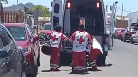 Mujer convulsiona bajo el intenso sol mientras hacía fila para votar en