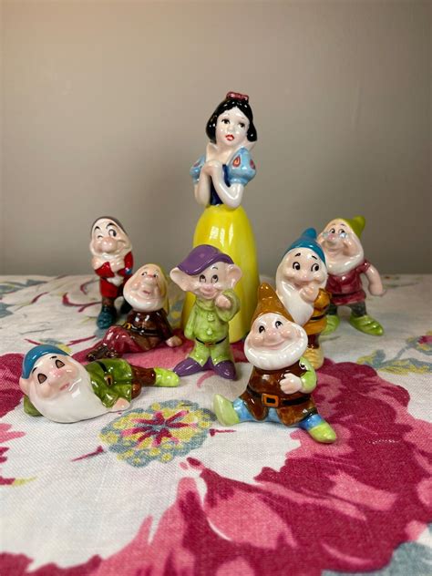 Vintage Snow White And The Seven Dwarfs All Ceramic Figurine Set