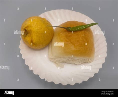 Mumbai Vada pav Stock Photo - Alamy