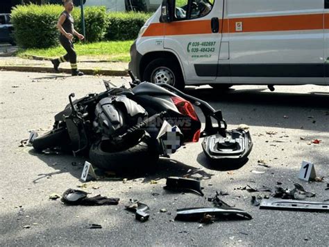 Incidente Viale Cesare Battisti Il Sindaco Commemora I Due Centauri