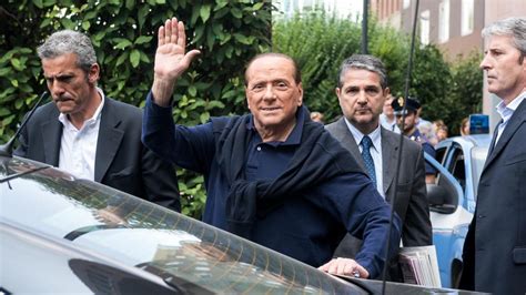 FOTO Berlusconi Esce Dal San Raffaele Dopo L Intervento Al Cuore LaPresse