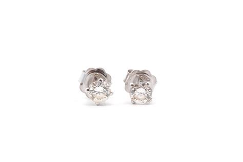 Proantic: Diamond Stud Earrings