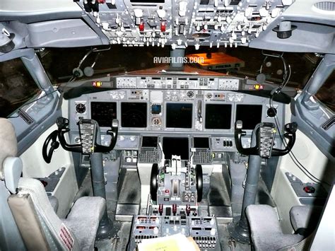 Boeing 737 Cockpit Wallpaper - WallpaperSafari