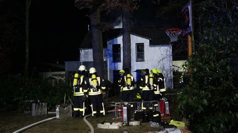 Nonstopnews Feuer Bricht In Erster Etage Eines Efh Aus Familie