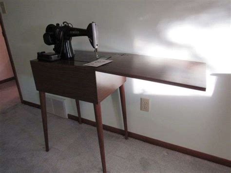 singer electric sewing machine - McPherson Auction & Realty