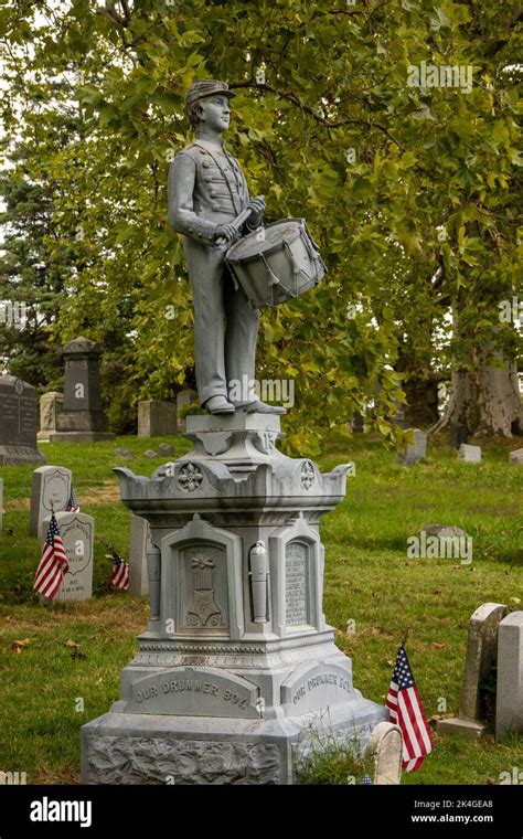 Graves In Greenwood Cemetery In Brooklyn Nyc Stock Photo Alamy