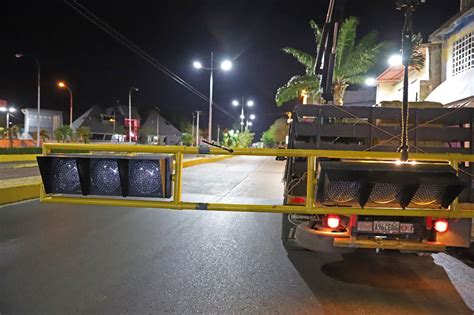 Avanza Instalaci N De Sem Foros Inteligentes En La Avenida Juncal