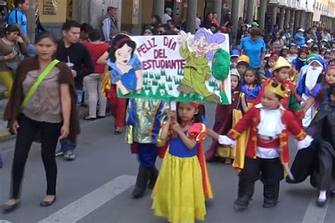 Ni Os Del Kinder Cochabamba Desfilan Por El D A Del Estudiante Los