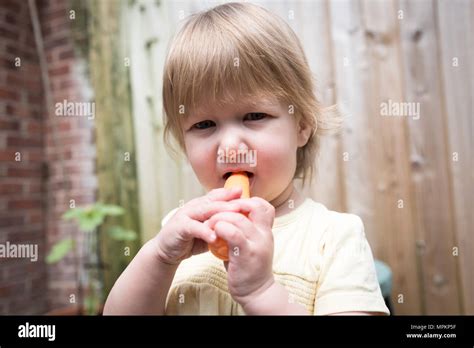 Fille de ans blonde Banque de photographies et dimages à haute résolution Alamy