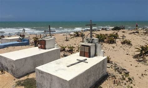 Cemitério na beira da praia é engolido pelo mar no Ceará Jornal O Globo