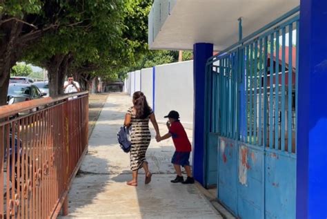 Evacuan escuelas de Minatitlán por fuerte olor a amoníaco e veracruz