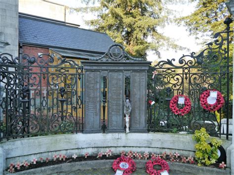 Memorial Gates Gate Piers And Flanking Quadrant Screens To Pontypool