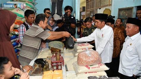 Jokowi Belanja Cabai Hingga Kacang Tanah Ibu Iriana Beli Telur Asin Di