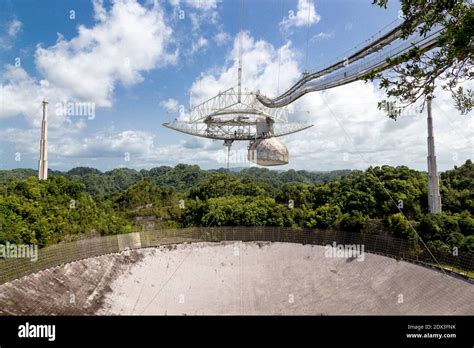 Arecibo Observatory Radio Telescope Fotos Und Bildmaterial In Hoher