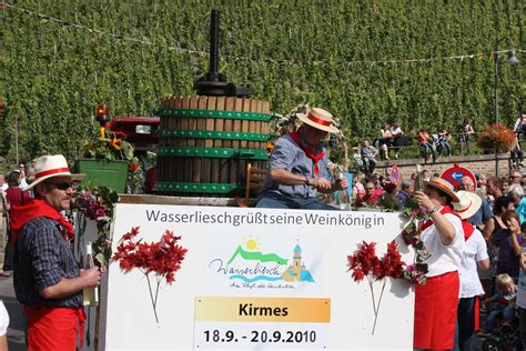 IMG 4695 Umzug Am Saarweinfest In Saarburg Am 05 09 2010 Hippo1107