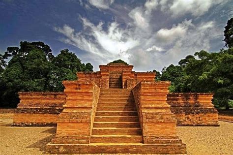 Wisata Sejarah Jelajahi Candi Di Jambi