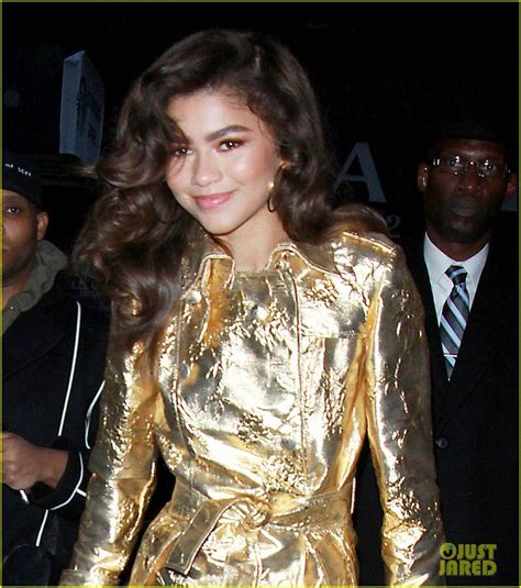 zendaya appropriately starts  day  gold  celebrate golden globes